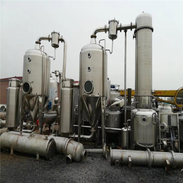 500升單效濃縮蒸發(fā)器與多效降膜蒸發(fā)器的比較與應(yīng)用分析